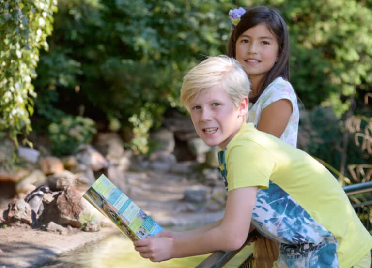 kinderen die aan het buitenspelen en aan het leren zijn bij Avifauna